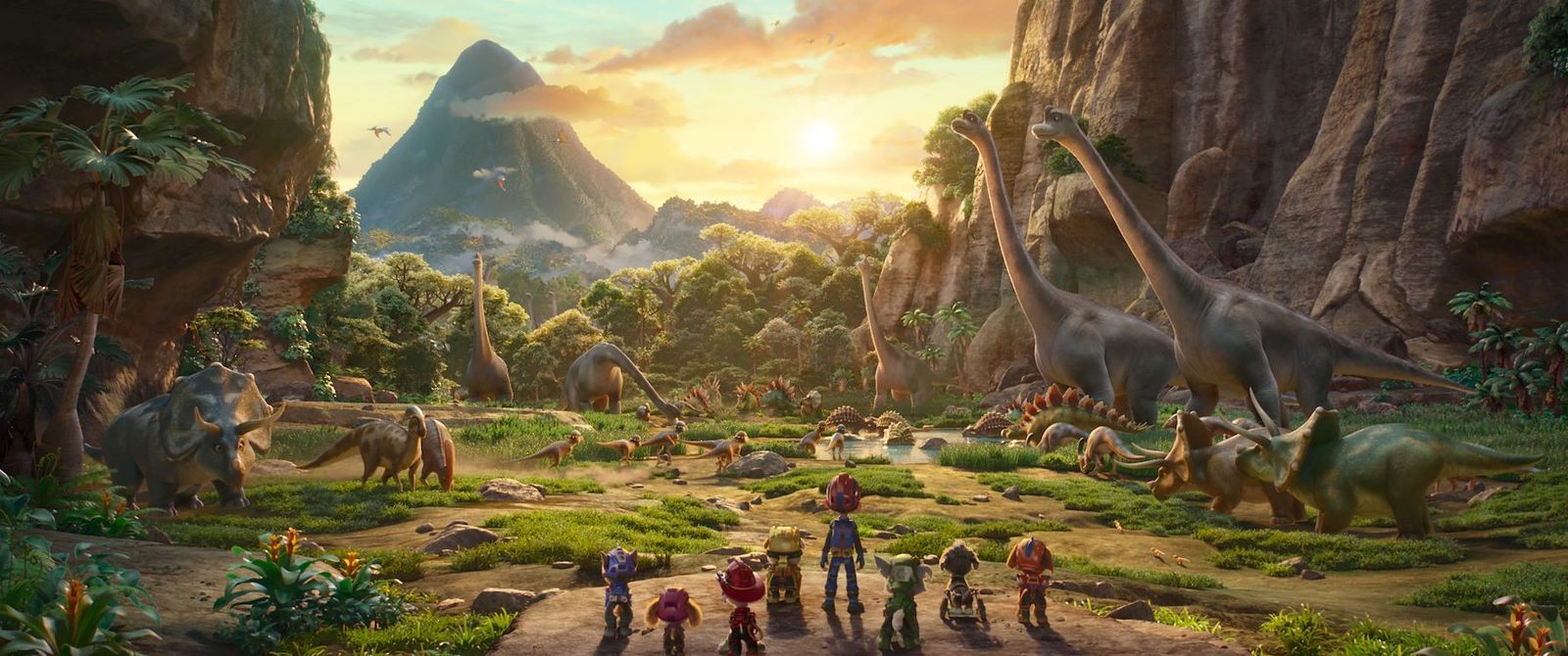 De pups van Paw Patrol kijken uit over een vallei vol dinosaurussen, officieel persbeeld uit Paw Patrol: De Dinofilm