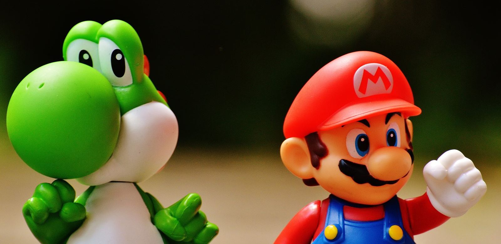 Speelfiguren van Mario en Yoshi